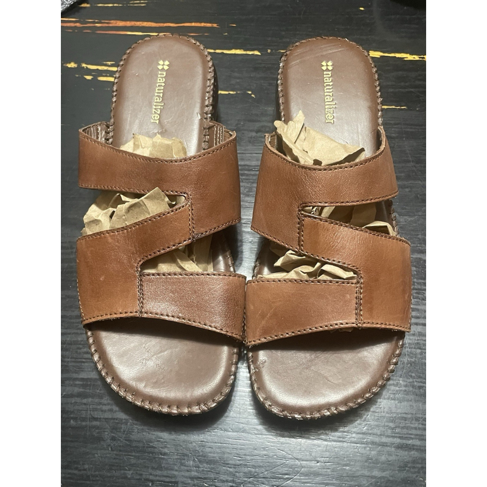 Naturalizer slip on Women's Size 8 Brown Sandal